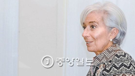 IMF 첫 여성 총재 라가르드, 5년 연임 확정 
