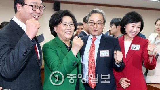 [포토 사오정] 경쟁자와 악수하기는? 쉽지 않다