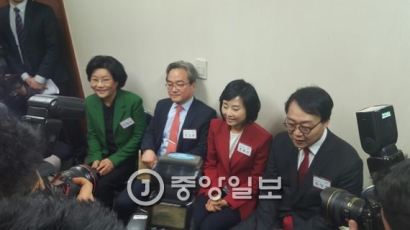 [포토뉴스] 새누리당 공천면접 사흘째, "이혜훈, 조윤선 '투샷' 한번 힘드네"