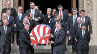 [사진] 스캘리아 미 대법관 장례식 