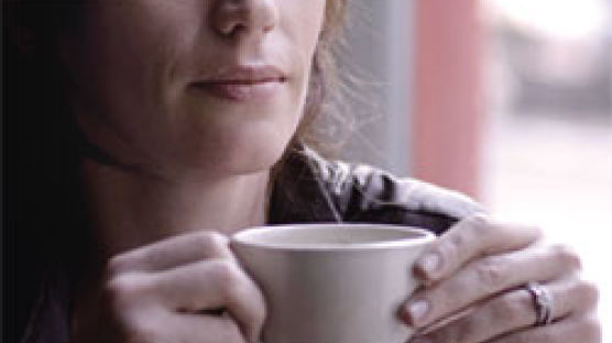하루 커피 2잔 마시면 골다공증 위험 36% 줄어