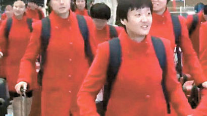 [사진] 북한 여자축구팀 올림픽 예선 위해 일본 입국
