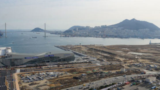 한국의 경제 관문 140년…부산항, 세계로 다시 뛴다