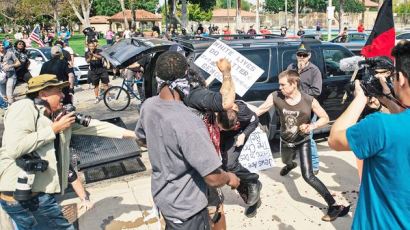 KKK-반대시위대, 애너하임 유혈충돌…5명 부상·13명 체포 