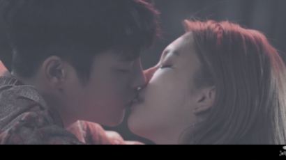서인국 '너라는 계절' 발표…모델 김진경과 함께한 설레는 뮤직비디오 공개