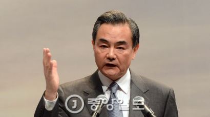 中외교장관 "한반도는 칼 뽑고 활시위 당겨놓은 상황"