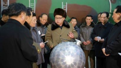 北 김정은 "핵탄 경량화, 탄도로켓 맞게 표준화했다"며 "핵물질 꽝꽝 생산하라" 
