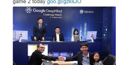 이세돌, 딸 품에 안고…구글 CEO "알파고 자랑스럽다" 승부 앞둔 두 '사람'의 미소