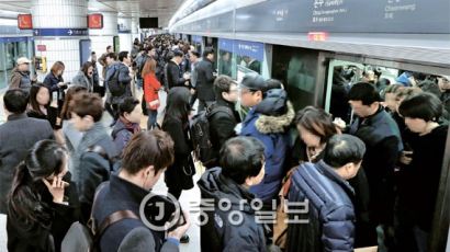 “7호선 부평~온수는 지옥철” 시민들 열차 늘려달라 아우성