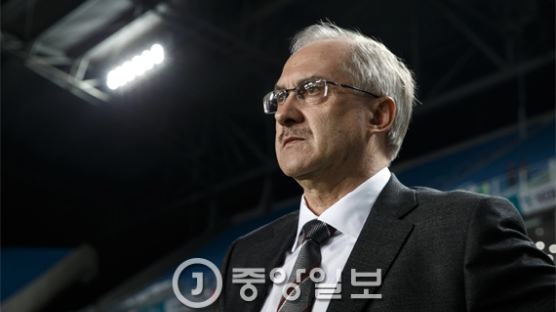 슈틸리케 감독의 의욕 "월드컵 예선 전승-무실점 기록 이어가겠다"