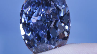 3000만달러 블루 다이아몬드 팝니다!