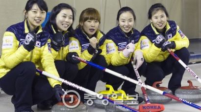 한국여자컬링, 세계선수권에서 '세계 1위' 캐나다 꺾었다