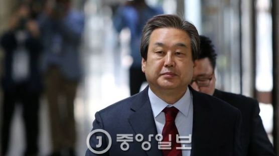 [속보] 김무성 "유승민·이재오 지역구 등 5곳 무공천"