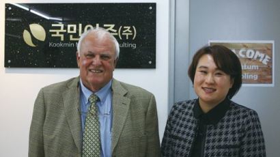 미국취업이민 솔잎농장 고용회사 테이텀 대표 방한...이민박람회 국민이주(주) 부스서 신청자 인터뷰