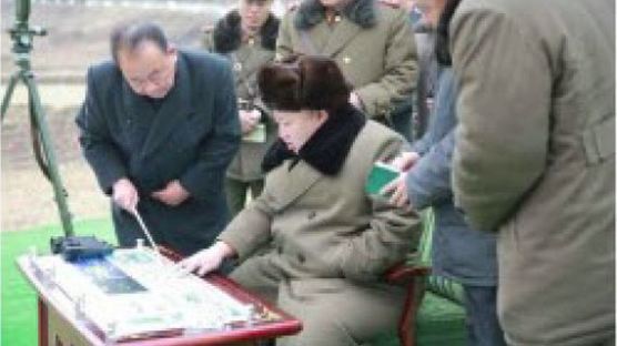 김정은, 이번엔 ‘고출력 고체로켓 실험’ 지휘···"탄도로켓 위력 더욱 높였다"