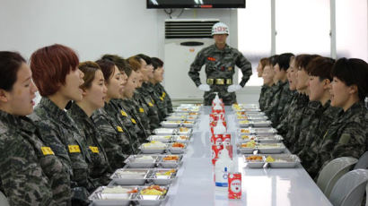 해병대 간 여자 핸드볼 대표팀…리우 메달 위한 '정신무장'