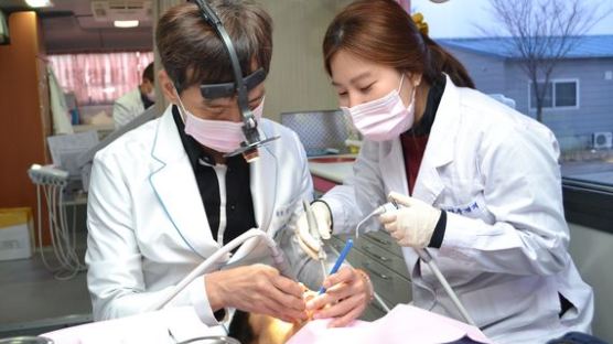 개성공단 주재원 위해 진료봉사 나선 치과의사들 