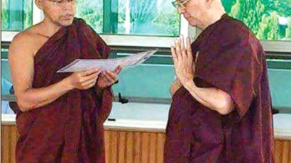 [사진] 승려 된 미얀마 전 대통령 