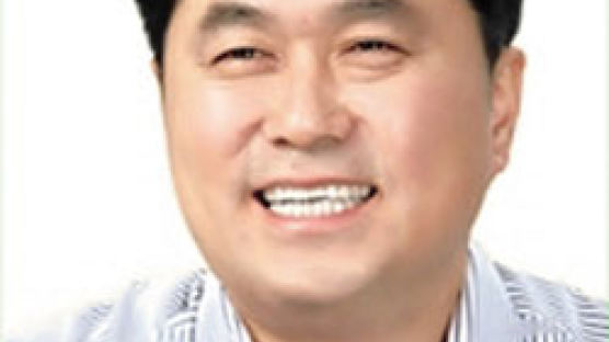 ‘피닉제’ 이인제 꺾은 ‘오뚝이’ 김종민