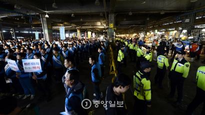 노량진 수산시장 개장 한 달 '입주율 30%'… 수협장·어업인 정상화 촉구 집회