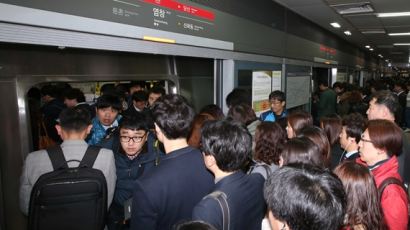 ‘혼잡' 지하철 9호선…8월부터 증차