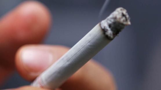 [카드뉴스] 흡연·비흡연자 모두 불만…'유명무실' 금연정책 대안은?