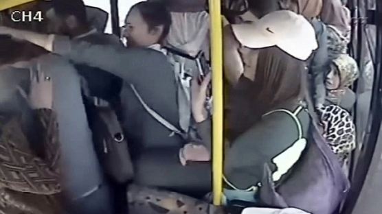버스 안에서 성기 노출했다가 구타 당한 30대 남성