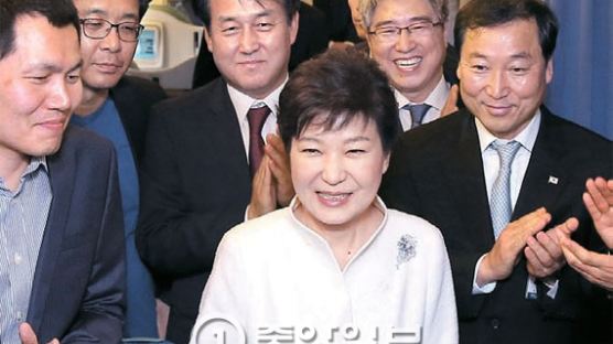 박 대통령 “이란, 북핵 공개적 반대 이례적…제2 중동 붐 기대”