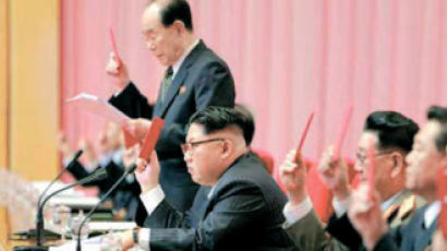 “북 비핵화” 촉구에 “전 세계 비핵화”로 말 돌린 김정은