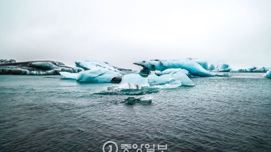 [고아라의 아이슬란드 오디세이] 천년의 세월이 호수 위를 떠다니네