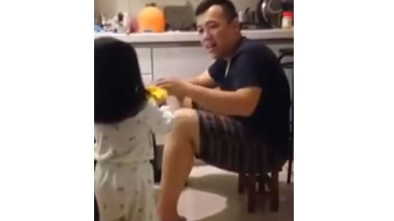 [영상] "아빠~ 물 떠왔떠요" 귀요미 딸의 충격 반전
