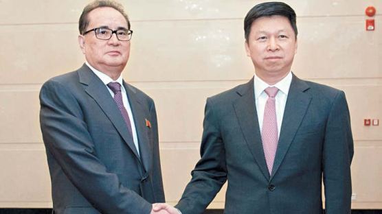 이수용, 40명 이끌고 베이징행…중국 “북한과 협력 희망”