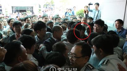 김승환 전북교육감 폭행 당해…경찰 수사 나서