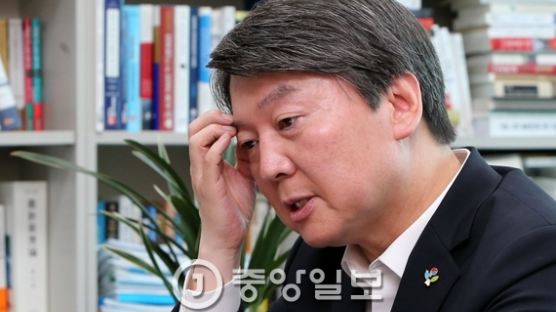 '김수민 의혹'에 안철수 지지율 10.3% 하루새 4.1%p 하락