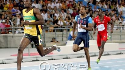 부상 걱정 털어낸 '번개' 볼트, 올 시즌 100m 개인 최고 기록…9초88