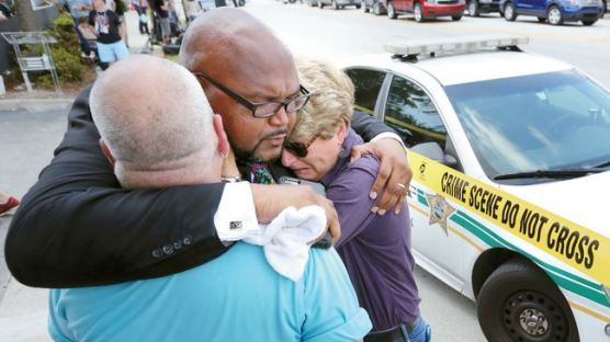 미국 최악 총기난사 100여 명 사상…플로리다주 올랜도 