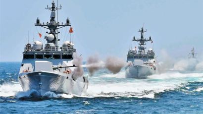 [사진] 해군 서해 중부서 함포사격 기동훈련