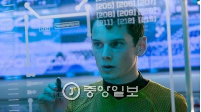 영화 '스타트렉' 배우 안톤 옐친, 후진하던 차에 치여 숨져