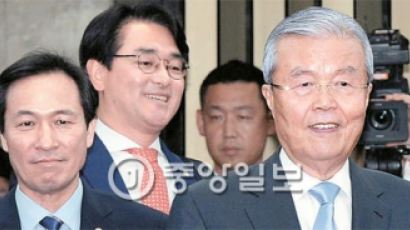 손잡은 야 3당 “박승춘 해임, 국정교과서 폐지”