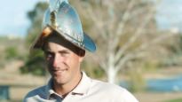 [개성 만점의 골프대회 우승 트로피] 스페인 제독의 투구 본뜬 ‘정복자 헬멧’ 