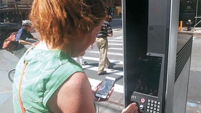 스마트폰 충전에 무료 와이파이…뉴욕 공중전화 똑똑한 변신