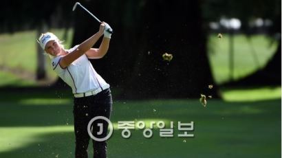 브룩 헨더슨, LPGA 포틀랜드 클래식 2연패 청신호 