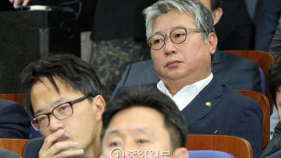 [포토 사오정] 조응천 의원은 왜 박주민 의원 곁으로 갔을까?