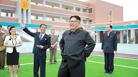 [사진] 북 김정은 국무위원장 취임 첫 시찰은 학교