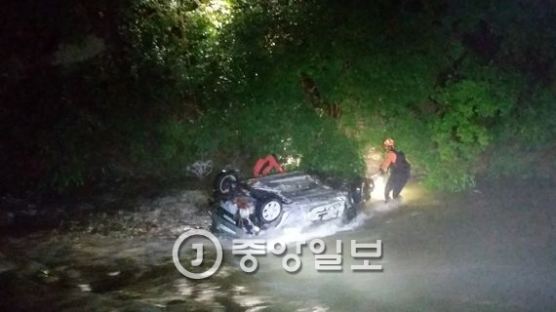 폭우에 노인 4명 탄 승용차 하천 추락 전원 실종… 비 피해 속출