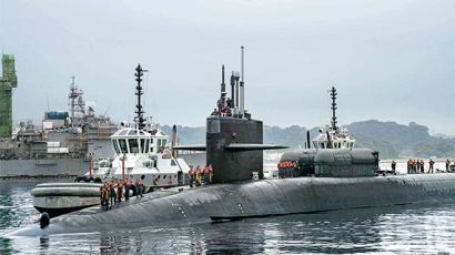 [사진] 일본에 온 미 해군 핵잠수함