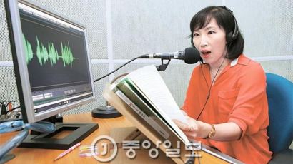 배혜경, 시각장애인 눈 돼 100권 소설 녹음…최미혜, 19개 언어 24시간 전화 통역 서비스