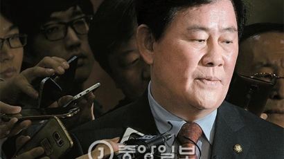 [정치 who & why] 당 대표 접은 최경환, 전날 서청원에게 "나서달라" 전화