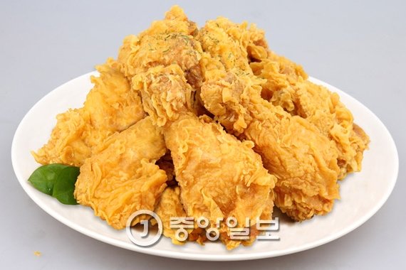 치킨 한 마리 2233~2666kcal, 하루 열량 초과  | 중앙일보