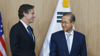 미·일 "중국 패소 남중국해 판결 법적 구속력"···한국 "평화적 해결 희망"